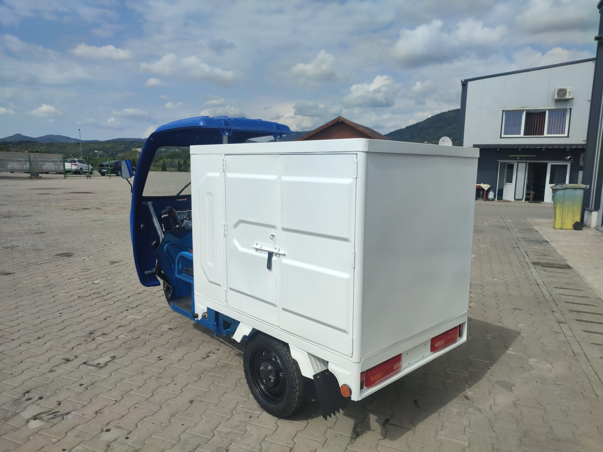 tosisan商品 Triciclu electric Thor BAISAN PLUS CARGO 1800W 60V32Ah fara permis