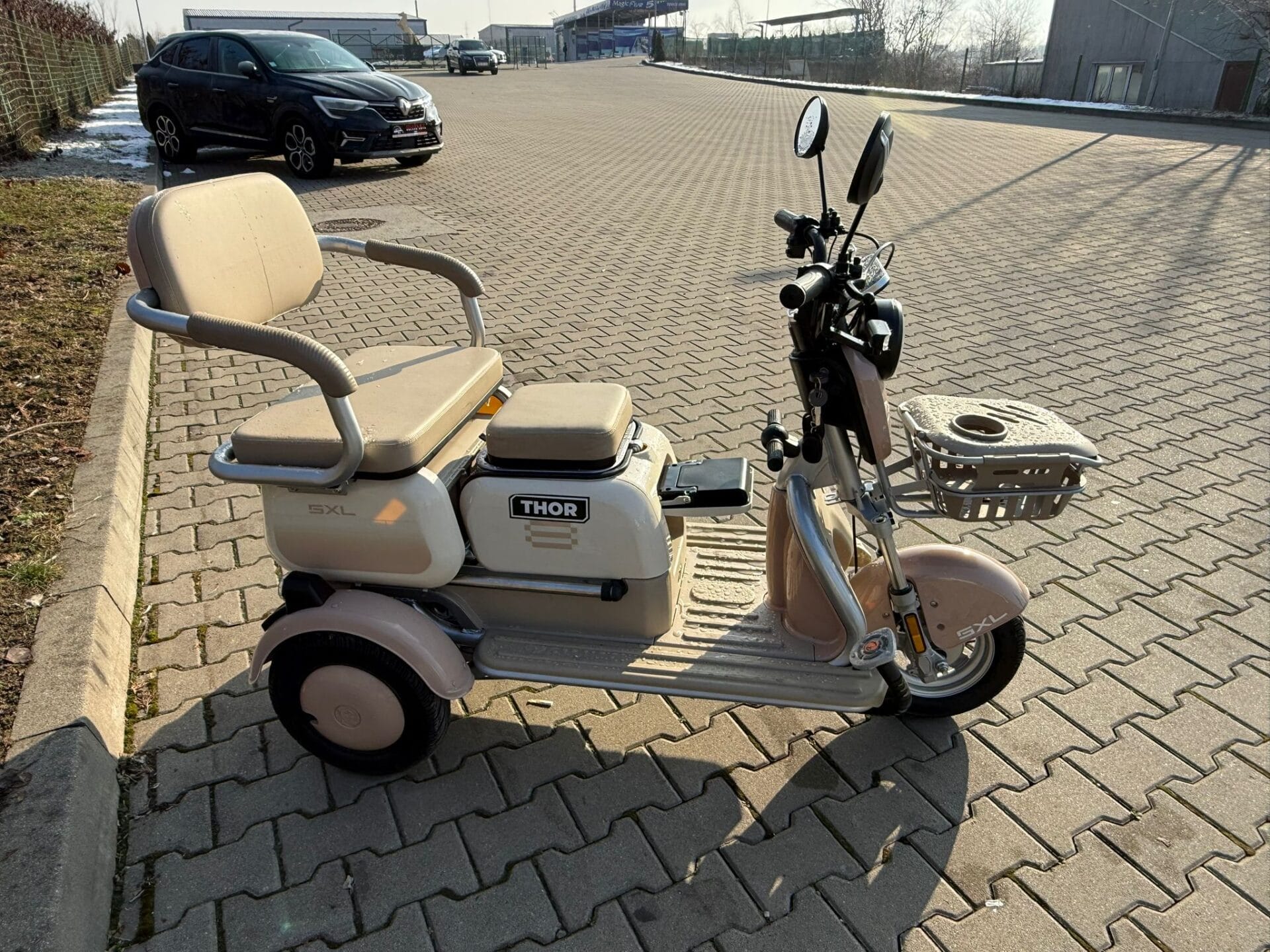 Triciclu electric THOR SUPER XL maro 650 W 48V 20Ah FARA PERMIS