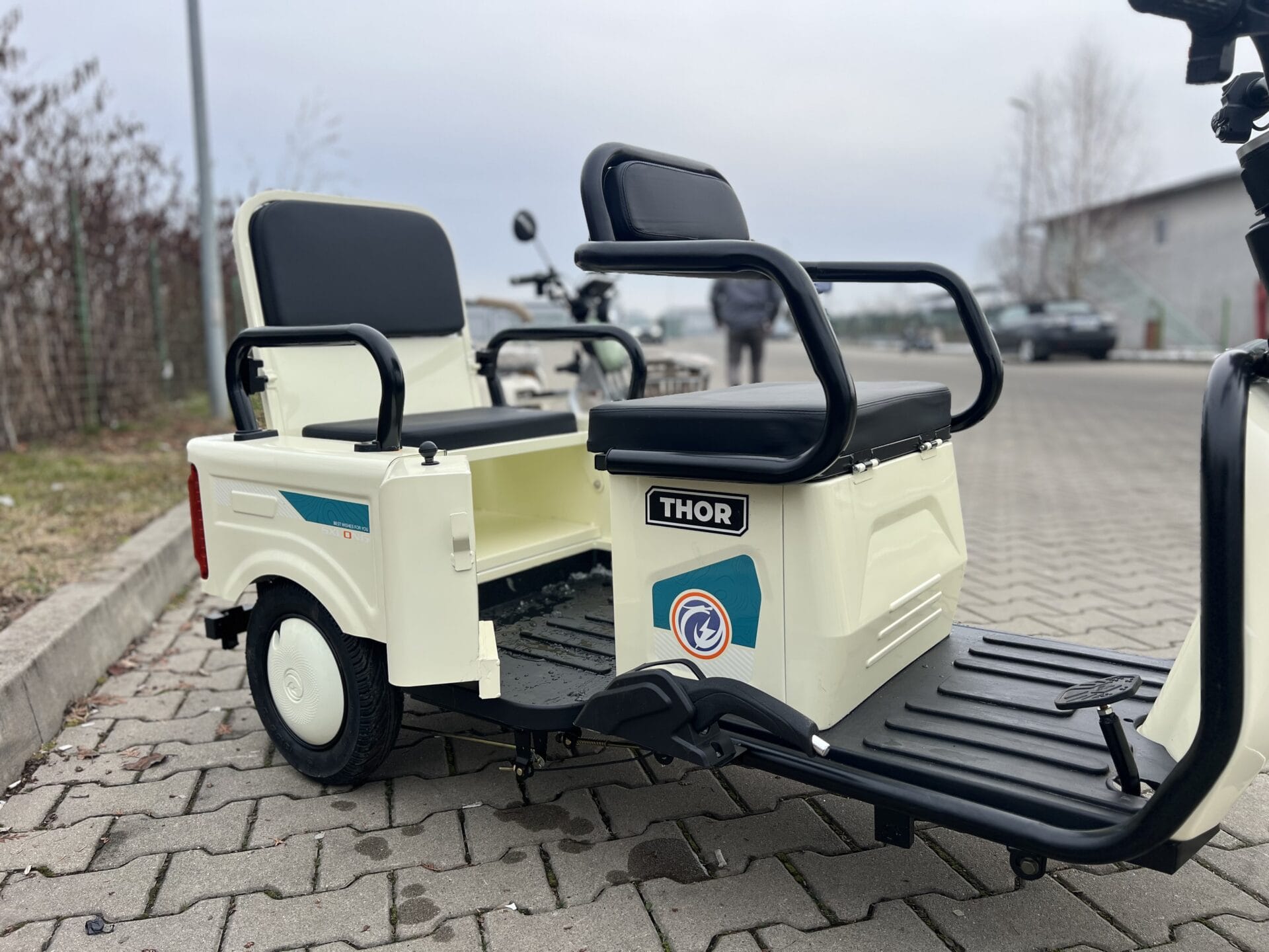 Triciclu electric THOR SX Long alb 600 W 48V 20Ah FARA PERMIS 25km