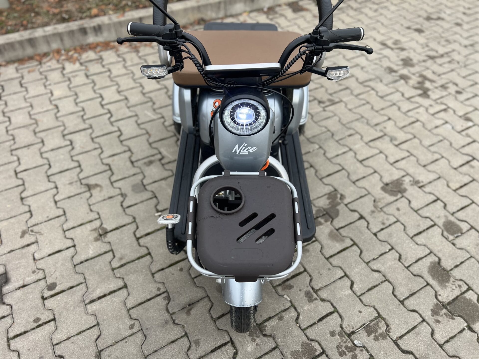 Triciclu electric THOR SUPER XL gri 650 W 48V 20Ah FARA PERMIS